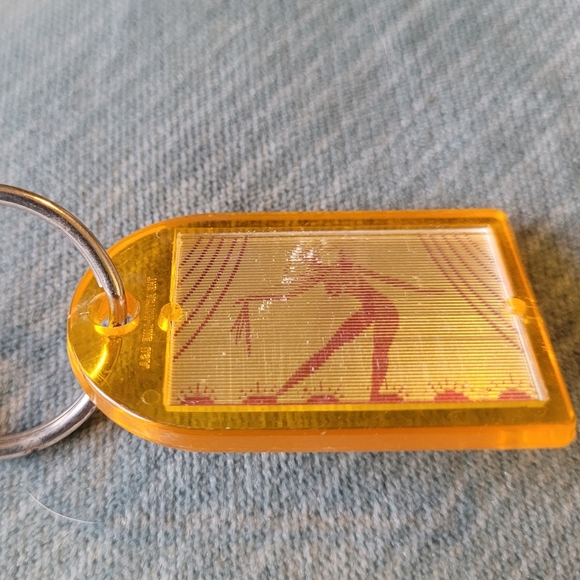Picture Changing Keychain - Lady Changing Clothes Jewelry Store Ho Phone Cary NC - Picture 8 of 12
